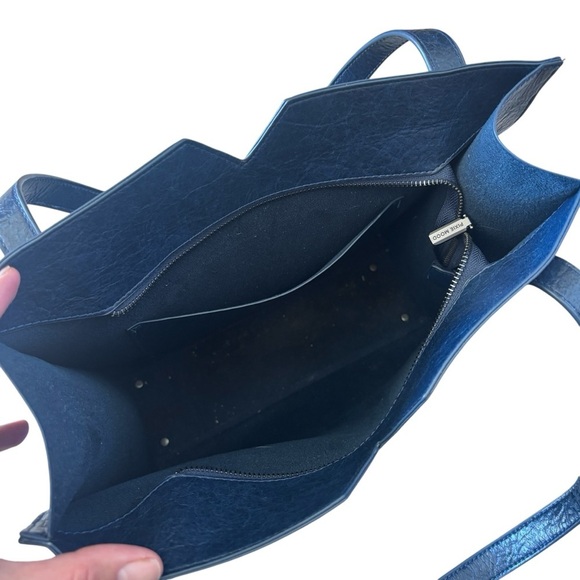 Pixie Mood Alicia Tote Bag In Navy Blue - Picture 8 of 10